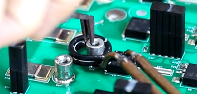 电路板焊接工艺:高频感应加热助力精密电子组装(图1) 电路板焊接工艺:高频感应加热助力精密电子组装(图1)